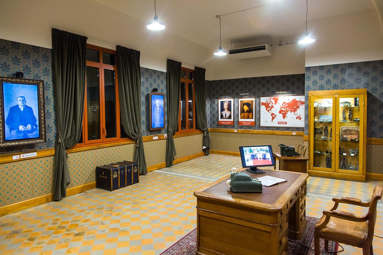 🏭 뮬로 에 쁘띠쟝 생강빵 공장(라 파브리크 드 뺑 데피스 뮬로 에 쁘띠쟝)